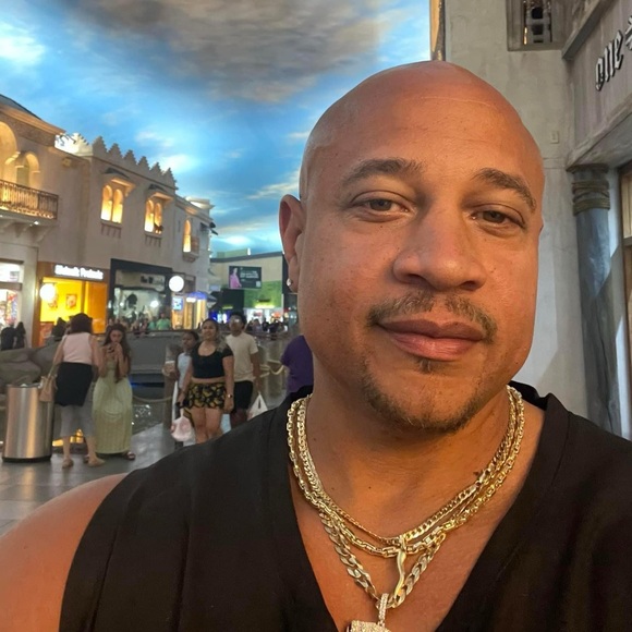 Meet your Posher, Kriston - Picture 2 of 8